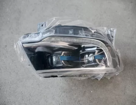 Headlight right high CS35