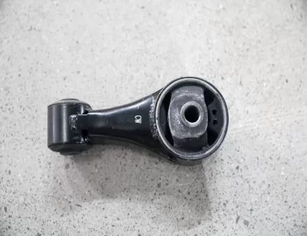 Engine Vibration Isolation Cushion Rear/Engine Mount Rubber Bushing Rear C30