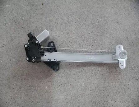 Right Rear Electric Glass Elevator