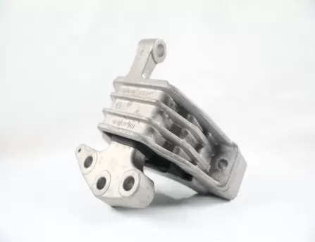 Engine rubber pad, right four-wheel drive  CS95